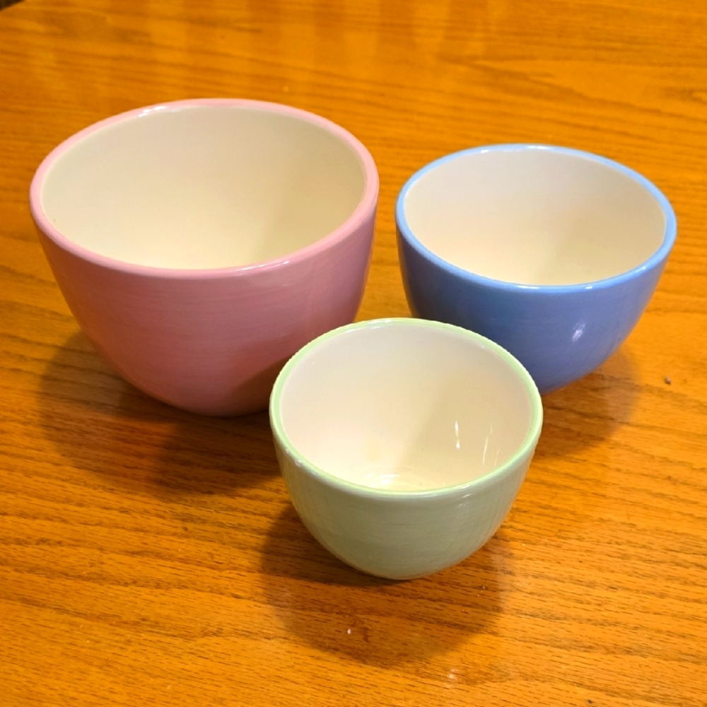 ND Hand Painted Ceramic Pastel Nesting Bowls Set Of 3